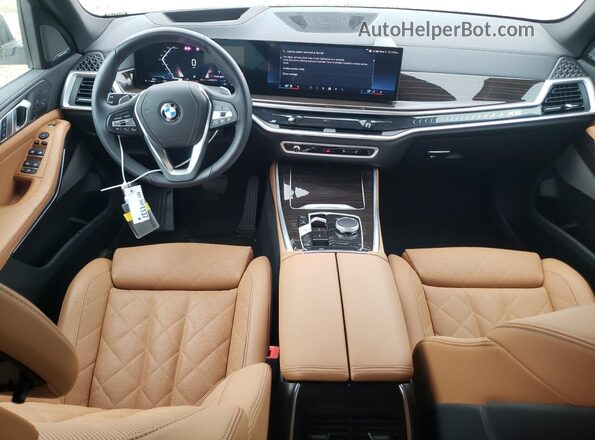5UX23EU07S9Y71529 2025 BMW X5 White Vista del salpicadero