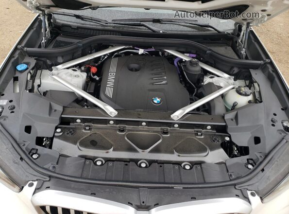 5UX23EU07S9Y71529 2025 BMW X5 White Vista interior trasera