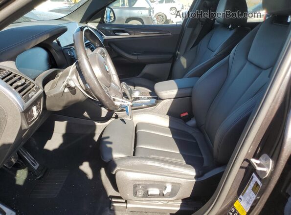 5UX2V1C05M9H34065 2021 BMW X4 Gray Widok wnętrza z przodu