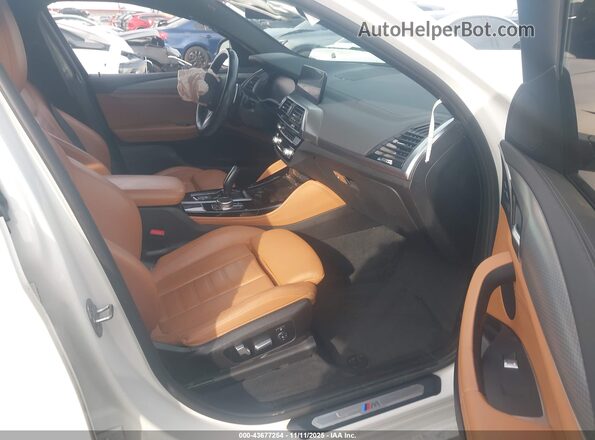 5UX2V1C06M9E92547 2021 BMW X4 White Front interior view