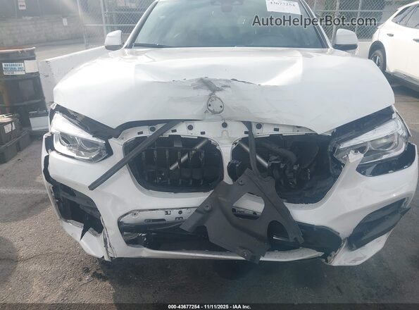 5UX2V1C06M9E92547 2021 BMW X4 White Front view