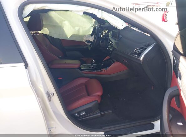 5UX33DT08N9K21080 2022 BMW X4 White Front interior view