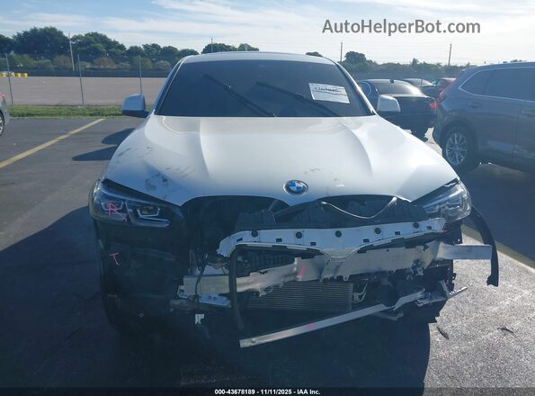 5UX33DT08N9K21080 2022 BMW X4 White Dashboard view