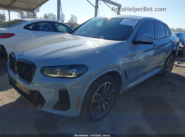 5UX33DT09R9U19799 2024 BMW X4 Gray Vista tres cuartos delantera izquierda