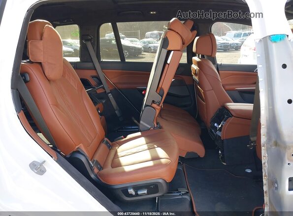 5UX33EM06S9Z55281 2025 BMW X7 White Вид наклейки з VIN-кодом