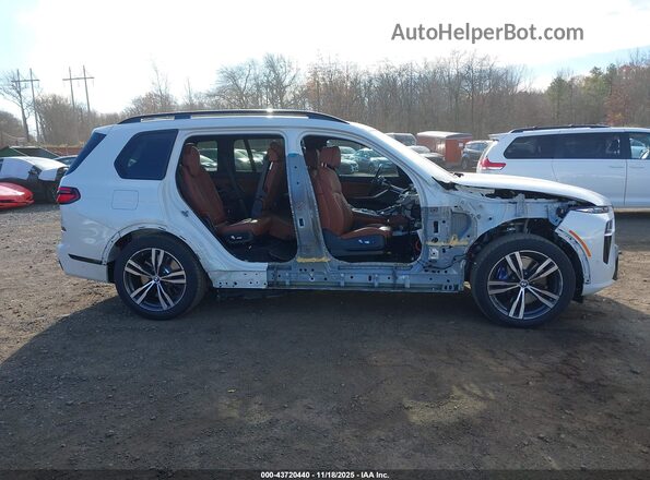 5UX33EM06S9Z55281 2025 BMW X7 White Панорамний вид салону 360°