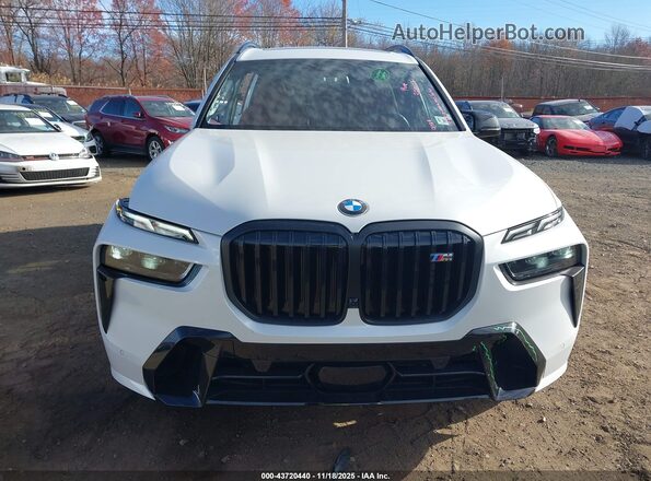 5UX33EM06S9Z55281 2025 BMW X7 White Вид задньої частини салону