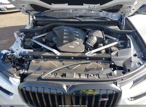 5UX33EM06S9Z55281 2025 BMW X7 White Вид ззаду