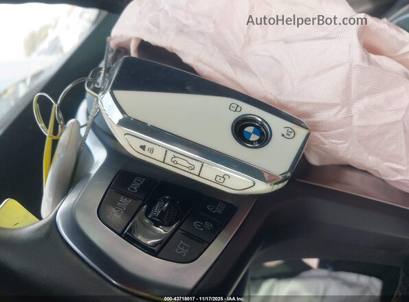 5UX33EX00R9U24194 2024 BMW X6 Серый Вид панели приборов