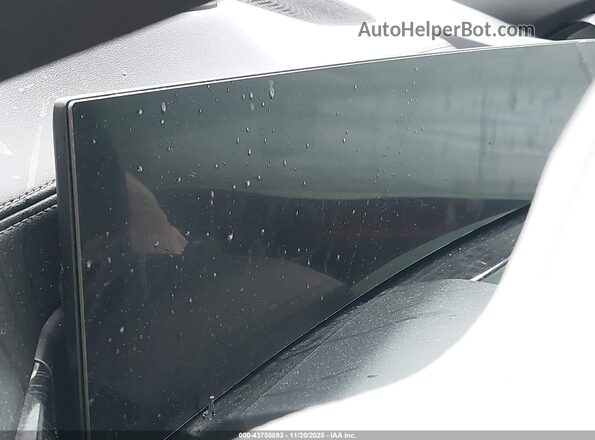 5UX33EX06R9T50473 2024 BMW X6 White Vista de los asientos traseros