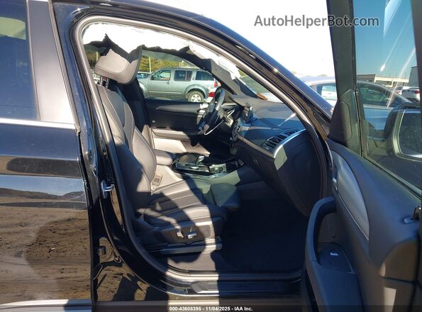 5UX43DP02N9J67581 2022 BMW X3 Black Вид салону спереду