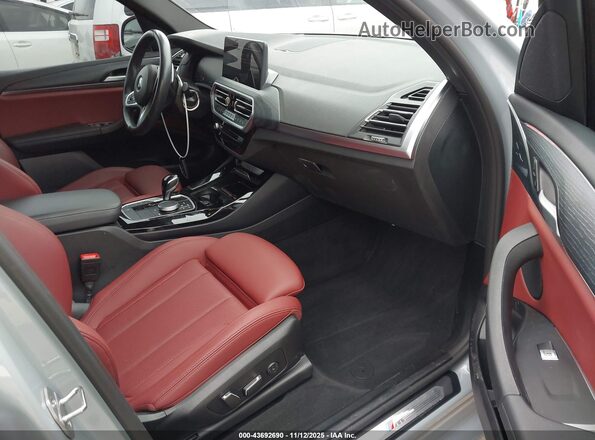 5UX43DP05R9W60130 2024 BMW X3 Gray Widok wnętrza z przodu