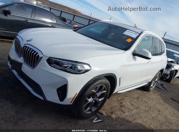 5UX43DP06N9J72346 2022 BMW X3 White Vista tres cuartos delantera izquierda
