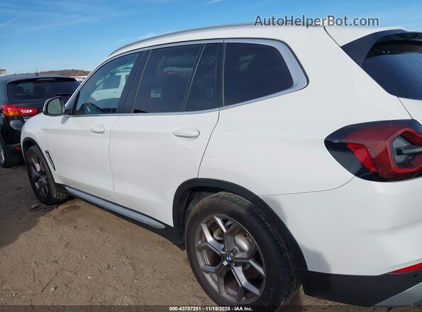 5UX43DP06N9J72346 2022 BMW X3 White Vista interior de 360 grados