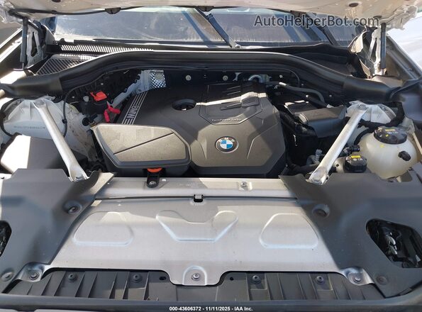 5UX43DP06N9M06632 2022 BMW X3 White Widok z tyłu