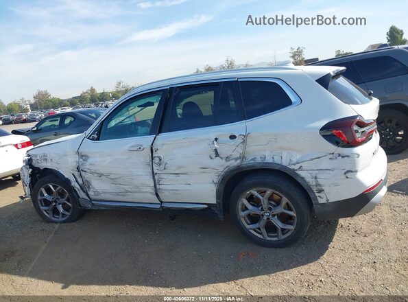 5UX43DP06N9M06632 2022 BMW X3 White Widok wnętrza 360 stopni