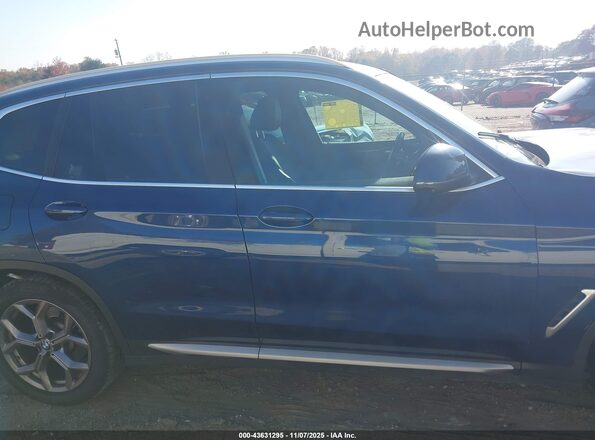 5UX43DP08R9U64053 2024 BMW X3 Blue Вид задньої частини салону