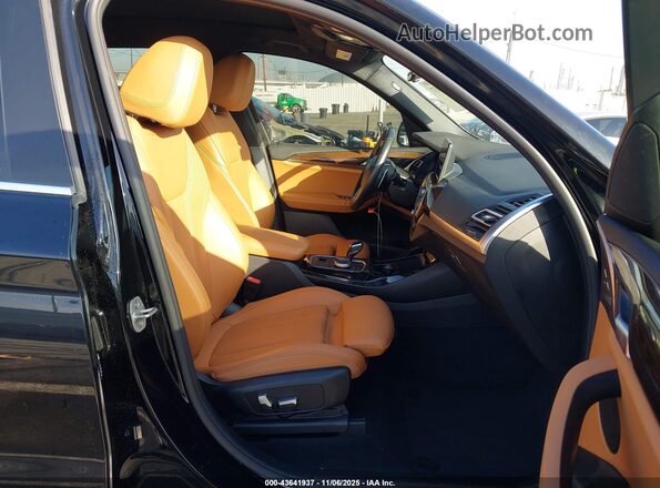 5UX43DP09N9J02131 2022 BMW X3 Black Widok wnętrza z przodu