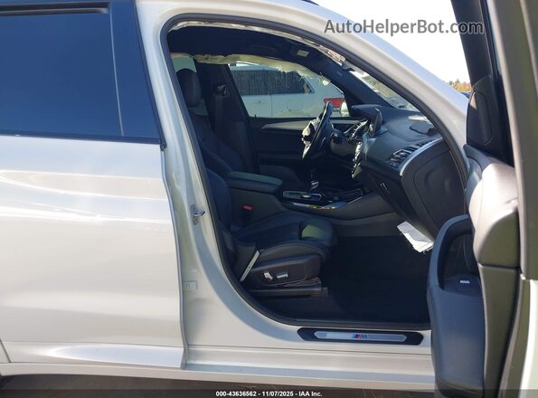 5UX43DP09N9K81688 2022 BMW X3 White Vista interior delantera