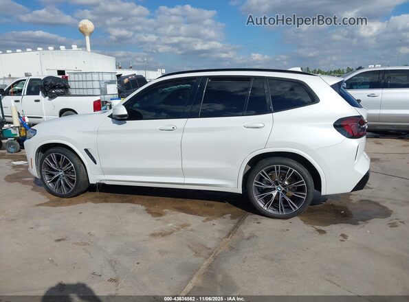 5UX43DP09N9K81688 2022 BMW X3 White Vista interior de 360 grados