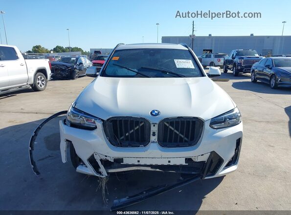 5UX43DP09N9K81688 2022 BMW X3 White Vista del cuadro de instrumentos