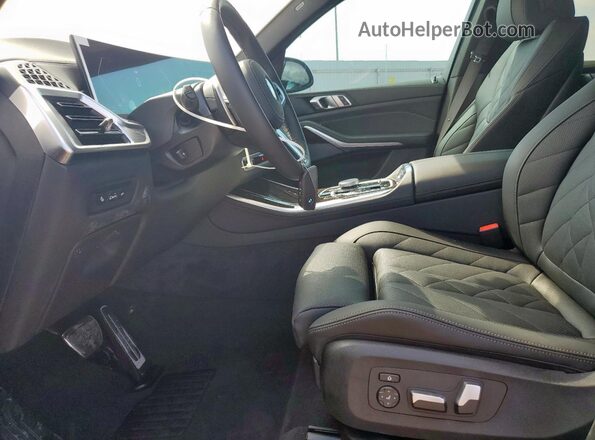 5UX43EU09T9019211 2026 BMW X5 Gray Front interior view