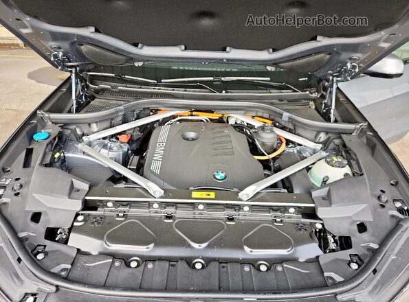 5UX43EU09T9019211 2026 BMW X5 Gray Engine compartment view