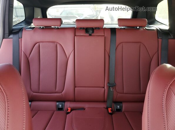 5UX53DP02N9L16107 2022 BMW X3 White Вид задніх сидінь