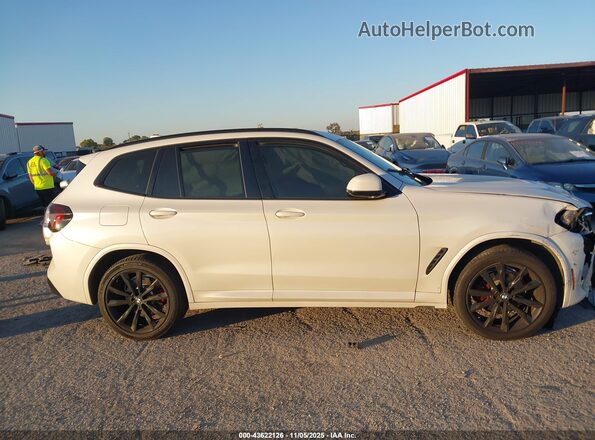 5UX53DP03N9M67828 2022 BMW X3 White Widok wnętrza z tyłu