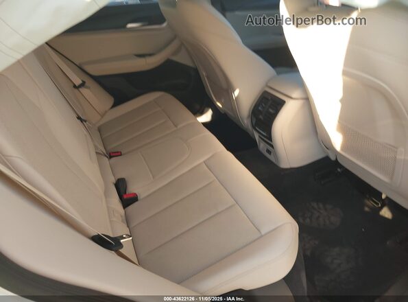 5UX53DP03N9M67828 2022 BMW X3 White Widok naklejki z numerem VIN
