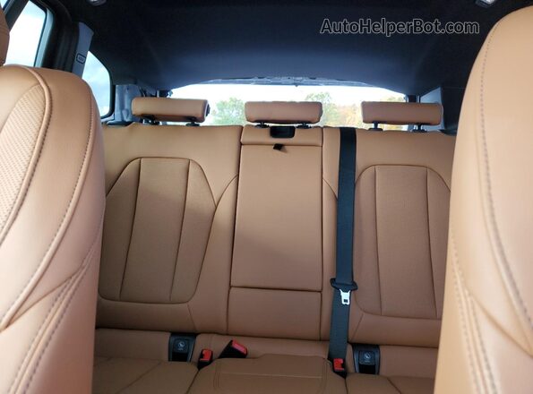 5UX53DP07R9U64193 2024 BMW X3 White Vista de los asientos traseros