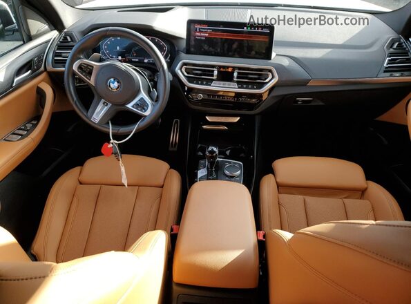 5UX53DP07R9U64193 2024 BMW X3 White Vista del salpicadero