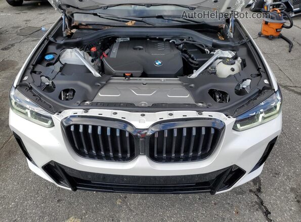 5UX53DP07R9U64193 2024 BMW X3 White Vista del compartimento del motor