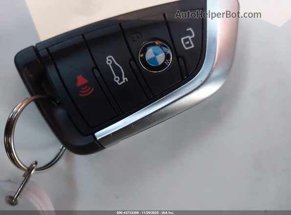 5UX83DP01N9J71526 2022 BMW X3 Gray Dashboard view