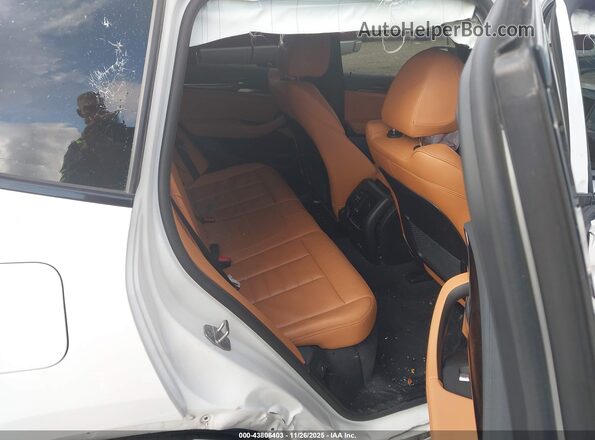 5UX83DP06N9K90138 2022 BMW X3 White Vista de la etiqueta del VIN