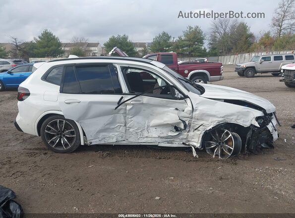 5UX83DP06N9K90138 2022 BMW X3 White Vista interior trasera