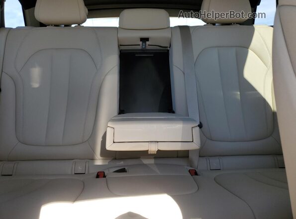 5UXCR4C01L9B89426 2020 BMW X5 White Widok tylnych siedzeń
