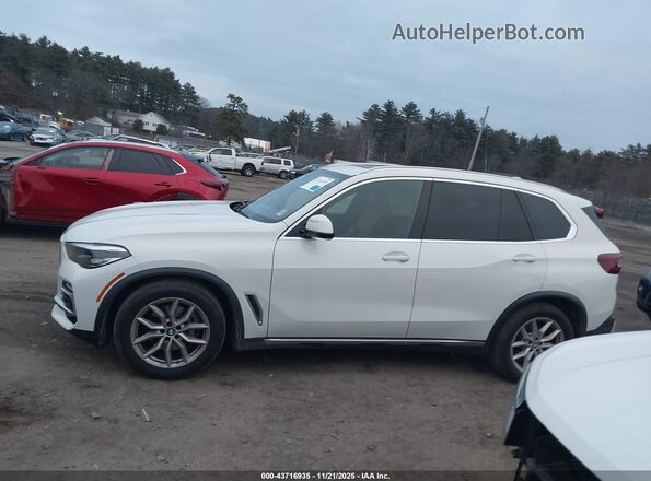 5UXCR6C04M9F10226 2021 BMW X5 White სალონის 360-გრადუსიანი ხედი