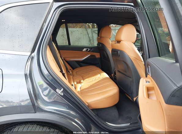 5UXCR6C06N9M28271 2022 BMW X5 Navy Widok naklejki z numerem VIN