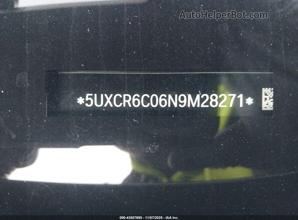 5UXCR6C06N9M28271 2022 BMW X5 Navy Widok wnętrza z tyłu
