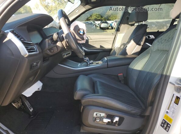 5UXCR6C07N9K05219 2022 BMW X5 White Widok wnętrza z przodu