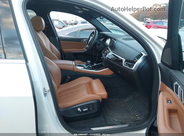 5UXCR6C09M9E79054 2021 BMW X5 White Vista interior delantera