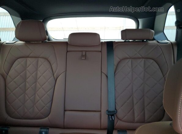 5UXCR6C09P9R10462 2023 BMW X5 White Widok tylnych siedzeń