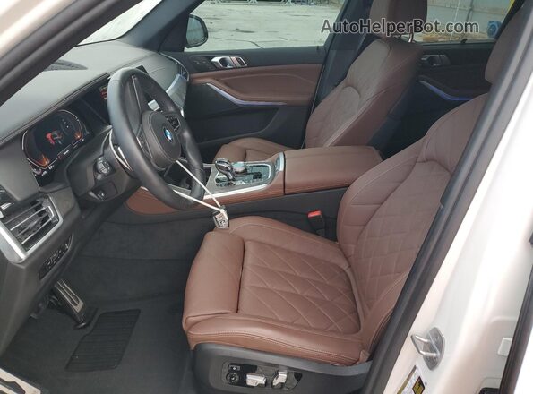 5UXCR6C09P9R10462 2023 BMW X5 White Widok wnętrza z przodu