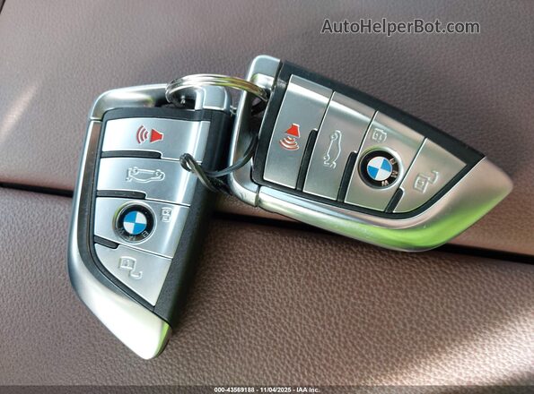 5UXCW2C00L9C50942 2020 BMW X7 White Вид панелі приладів