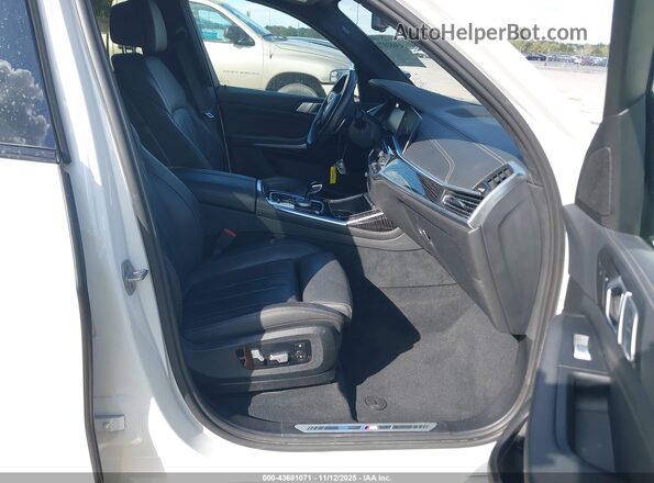 5UXCW2C02N9K60324 2022 BMW X7 White Սալոնի դիմացի տեսք