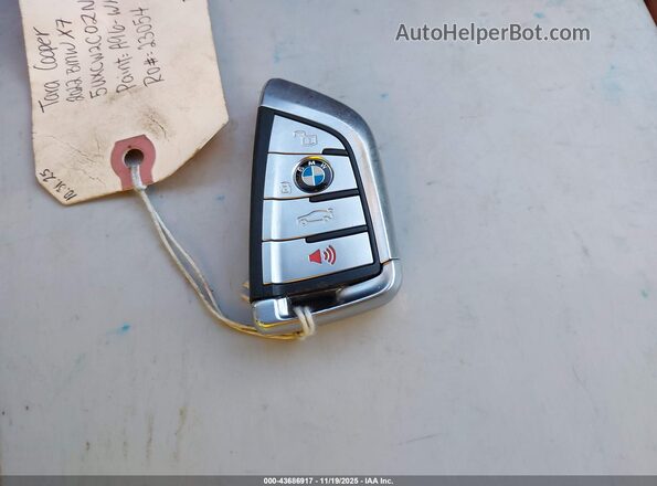 5UXCW2C02N9L06072 2022 BMW X7 White Вид панелі приладів
