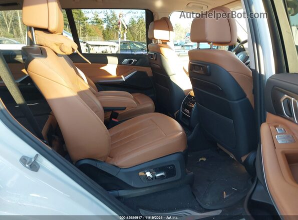 5UXCW2C02N9L06072 2022 BMW X7 White Вид наклейки з VIN-кодом