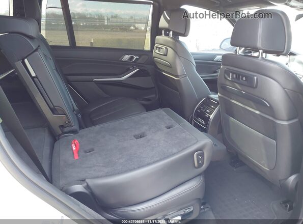 5UXCW2C02N9M47322 2022 BMW X7 White Widok naklejki z numerem VIN