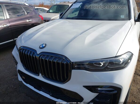 5UXCW2C02N9M47322 2022 BMW X7 White Widok z przodu